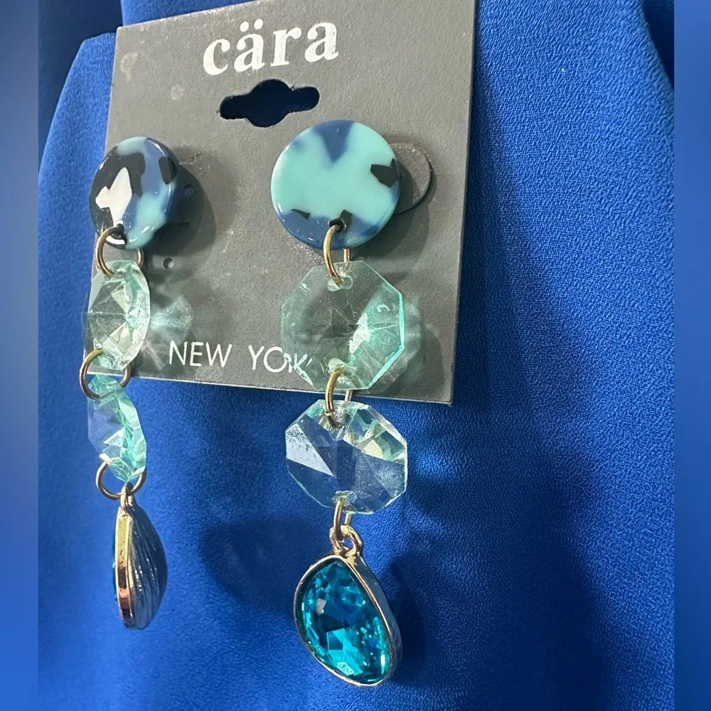 🎉 4/ $25 Cara, blue earrings - Picture 3 of 3